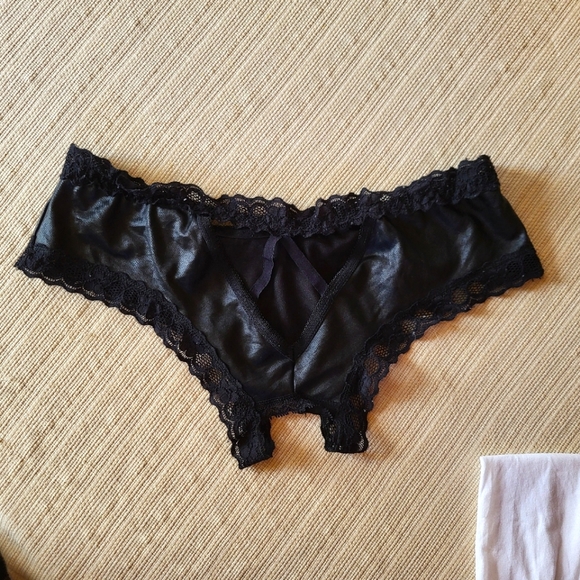 Thigh-high Bow Stockings & Crotchless Panties by Sofishie (Size: S) - Picture 3 of 6